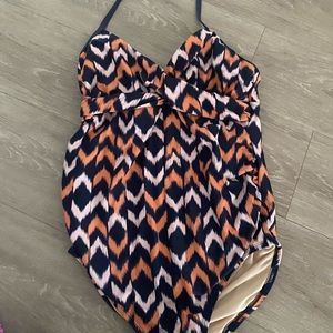 Medium Liz Lange Maternity bathing suit like new